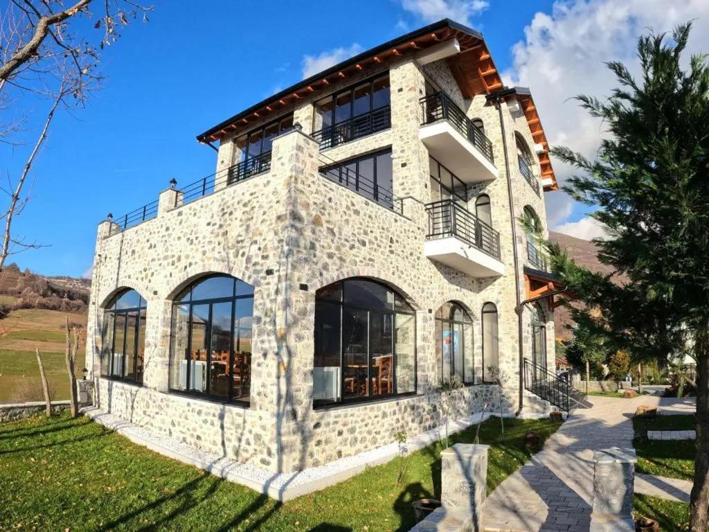 Bujtina Vrenezi Peshkopi Exterior foto