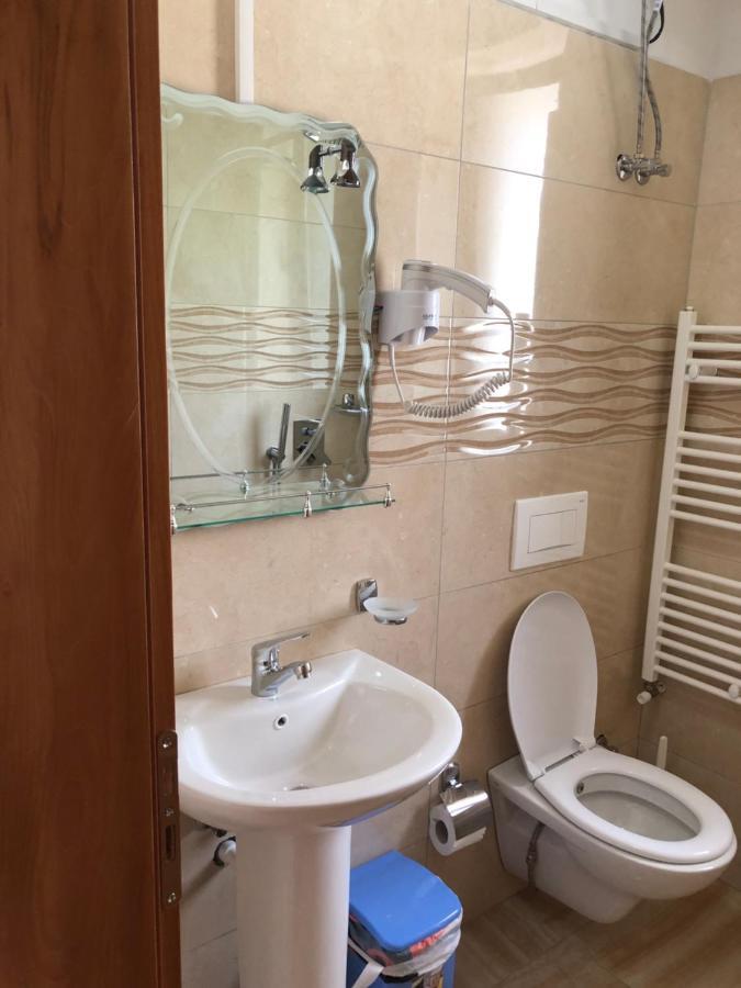 Bujtina Vrenezi Peshkopi Exterior foto
